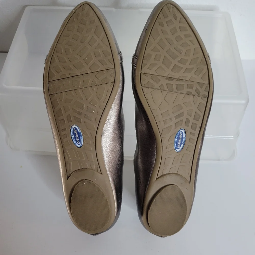 Womans Dr. Scholls Ballet Flats Pewter/Silver Size 6 Buckel Detail Pointy toe - Picture 6 of 10
